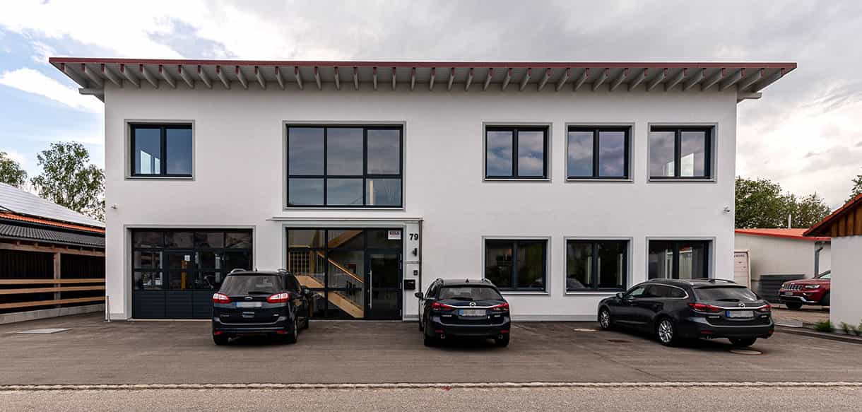 Büro mit Lagerhalle von Haas Gewerbebau