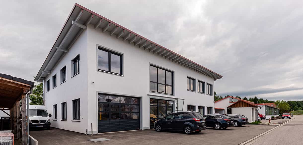 Büro mit Lagerhalle von Haas Gewerbebau