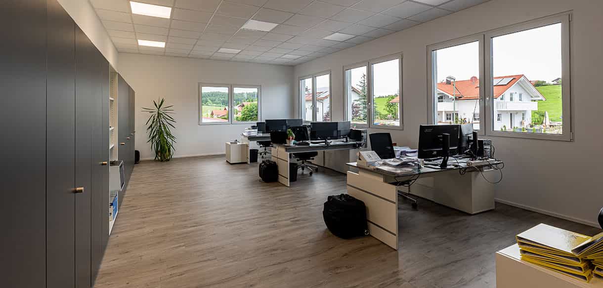Büro mit Lagerhalle von Haas Gewerbebau