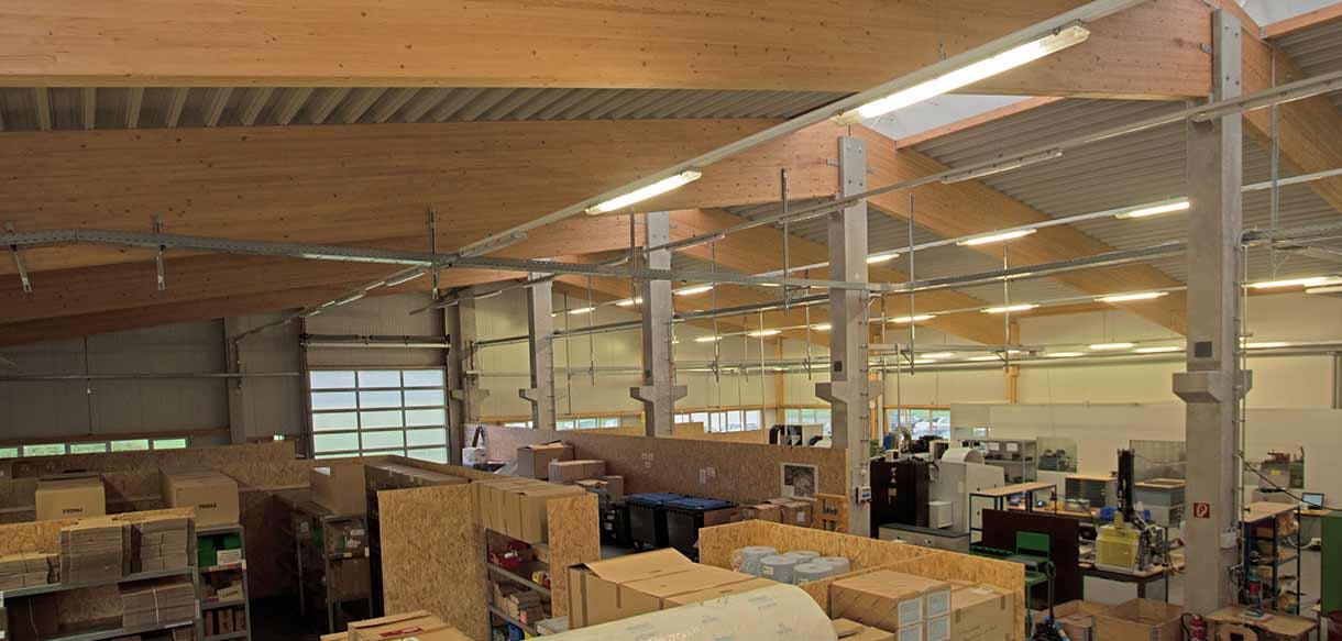 Haas Gewerbebau: Bürogebäude mit Produktion