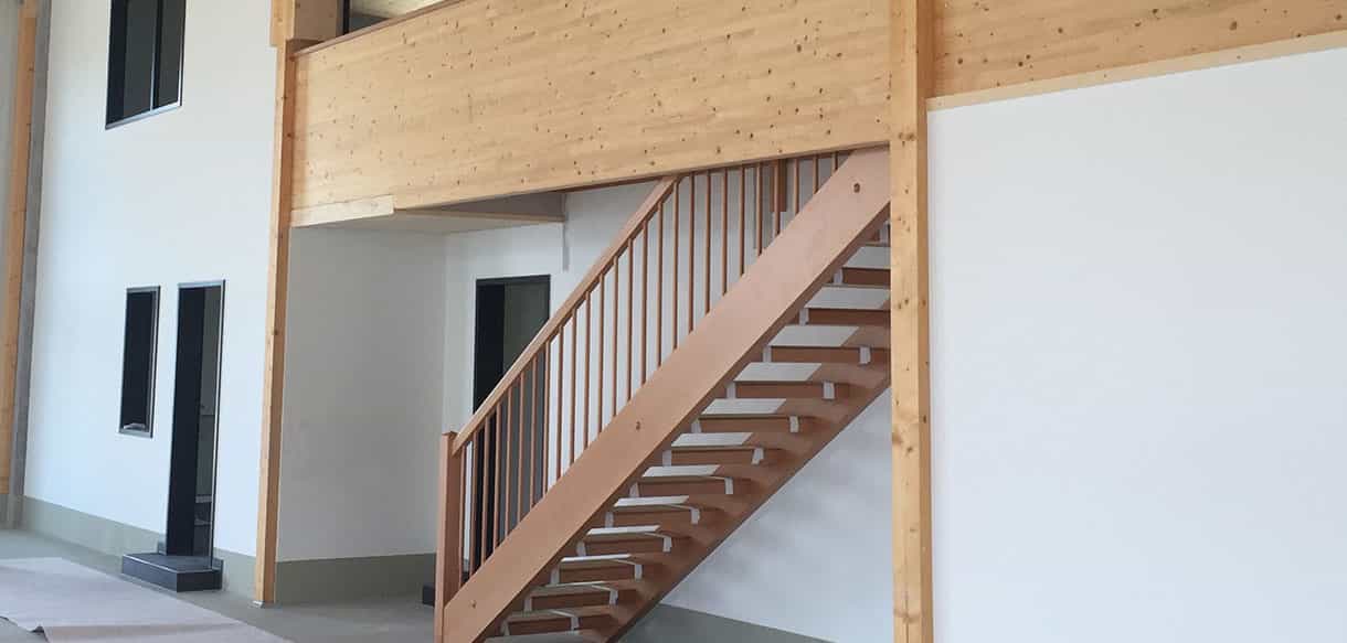 Werkhalle mit Büro- und Sozialräumen