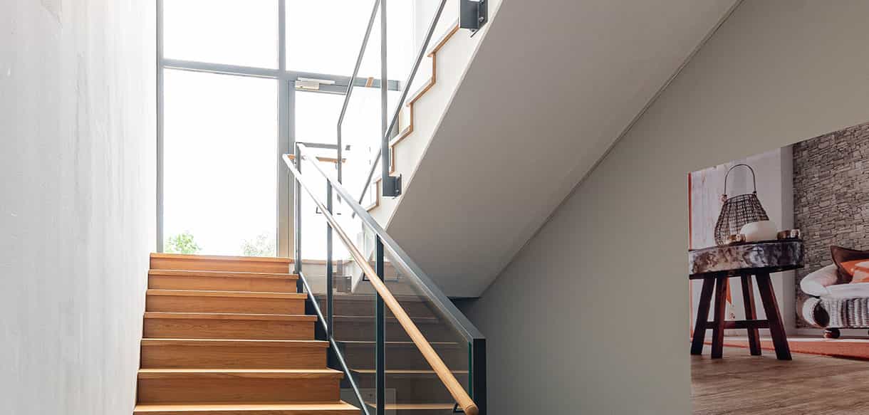 Büro mit Ausstellungsraum und Lagerhalle von Haas Gewerbebau