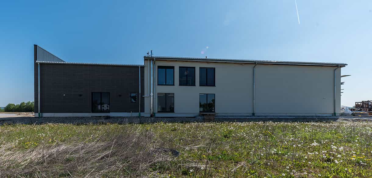 Bürogebäude mit Lager & Ausstellungs- und Verkaufsgebäude