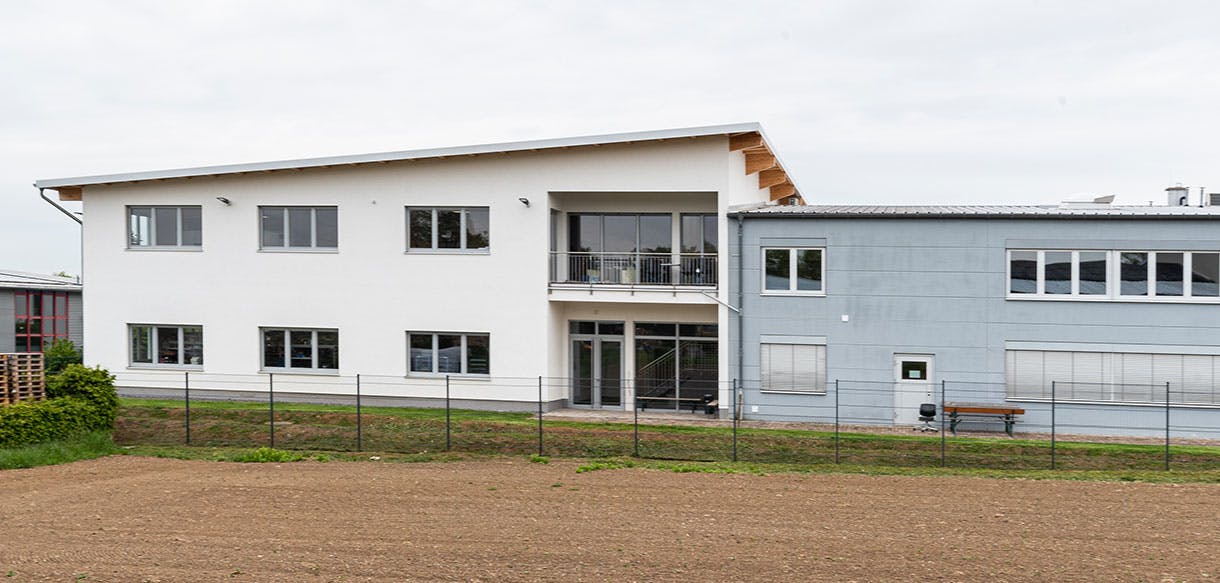Neubau eines Produktions- und Bürogebäudes mit Lager von Haas Gewerbebau