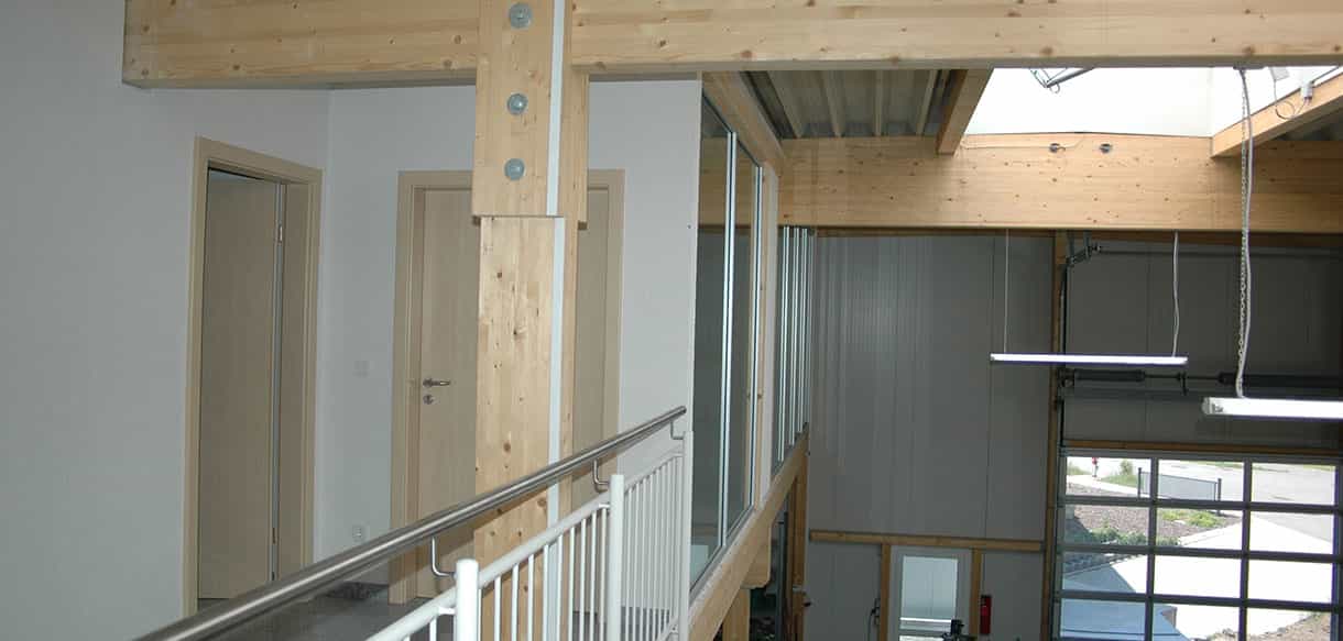 Werkhalle mit Bühneneinbau von Haas Gewerbebau