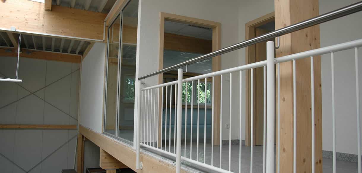 Werkhalle mit Bühneneinbau von Haas Gewerbebau