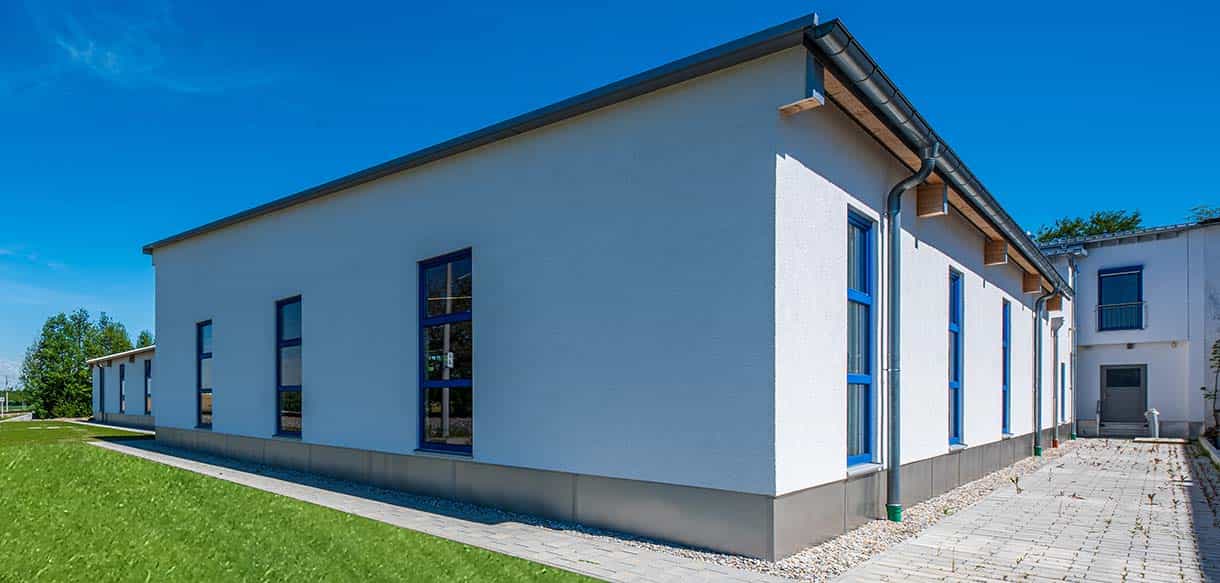 Bürogebäude mit Produktionshalle von Haas Gewerbebau
