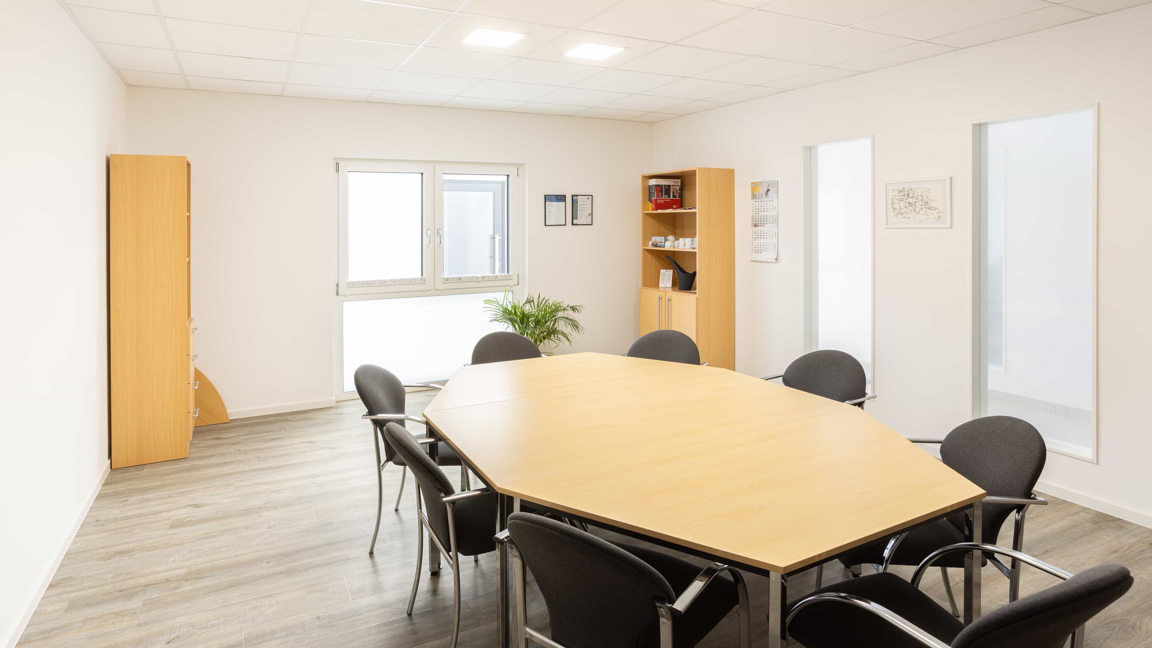 Haas Gewerbebau Referenz Praxis mit Bürogebäude