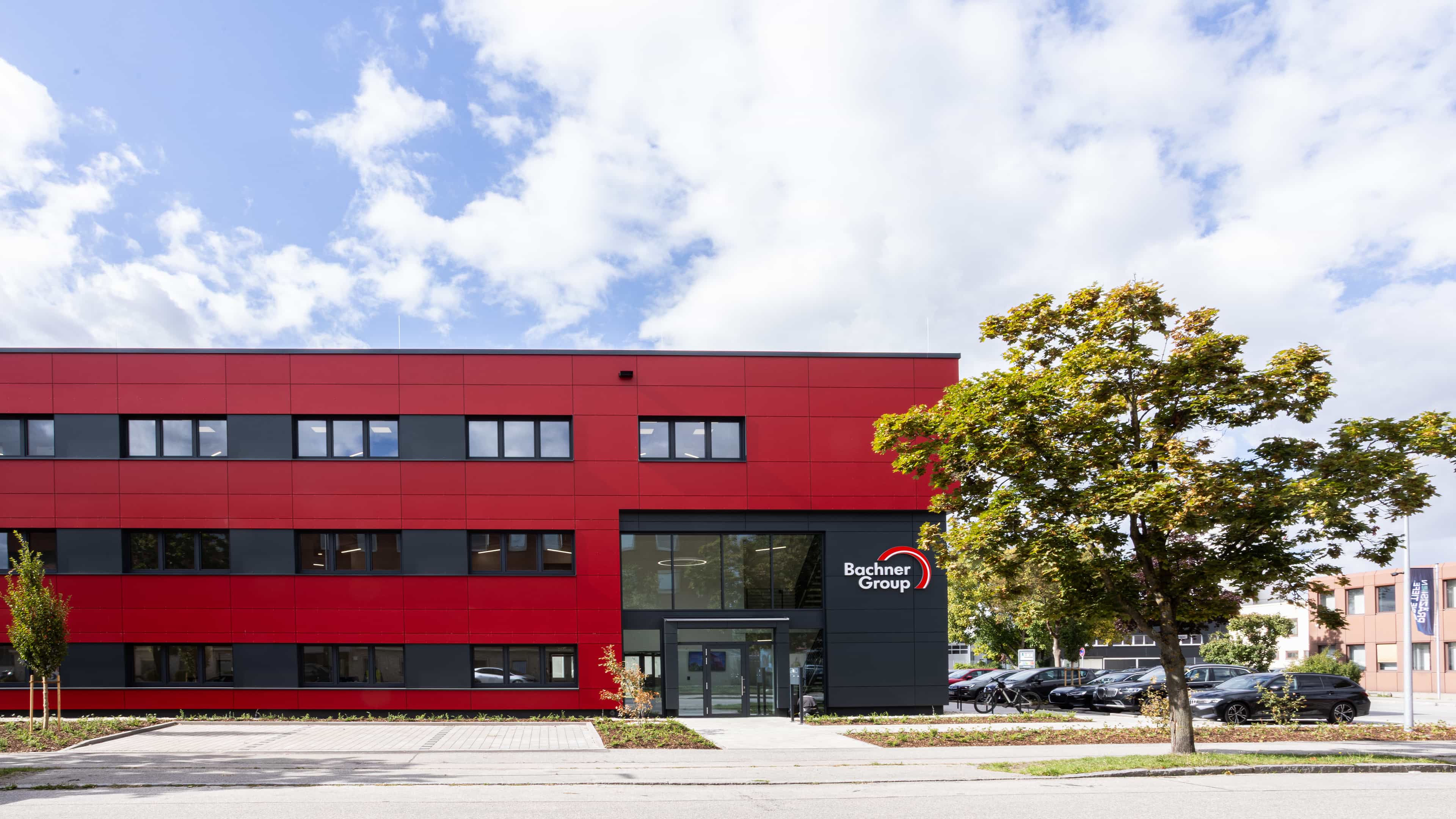Haas Gewerbebau Referenz Halle mit Bürogebäude