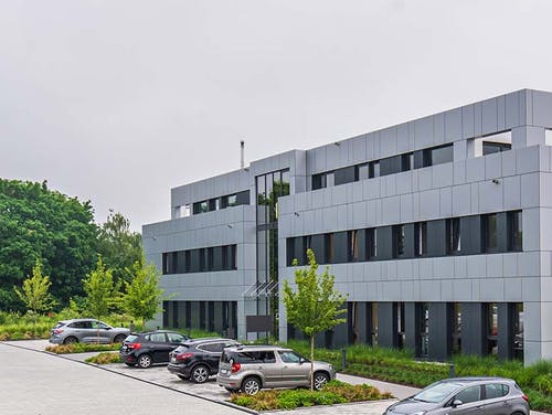 Bürogebäude mit Geschäftsführerwohnung - Haas Gewerbebau